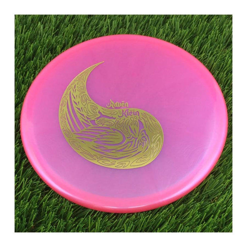 Dynamic Discs Lucid Chameleon Suspect with Raven Klein Yin and Yang Raven Stamp - 173g - Translucent Pink