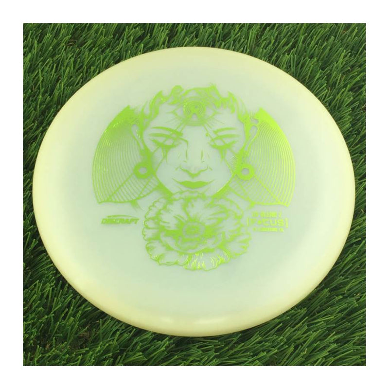 Discraft Elite Z UV Focus with 2023 Ledgestone Edition - Wave 3 Stamp - 174g - Translucent Cream