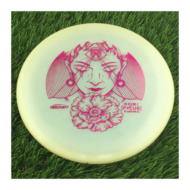 Discraft Elite Z UV Focus with 2023 Ledgestone Edition - Wave 3 Stamp - 174g - Translucent Cream