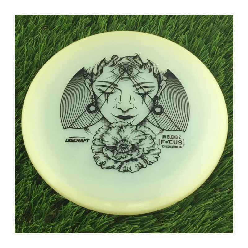 Discraft Elite Z UV Focus with 2023 Ledgestone Edition - Wave 3 Stamp - 174g - Translucent Cream