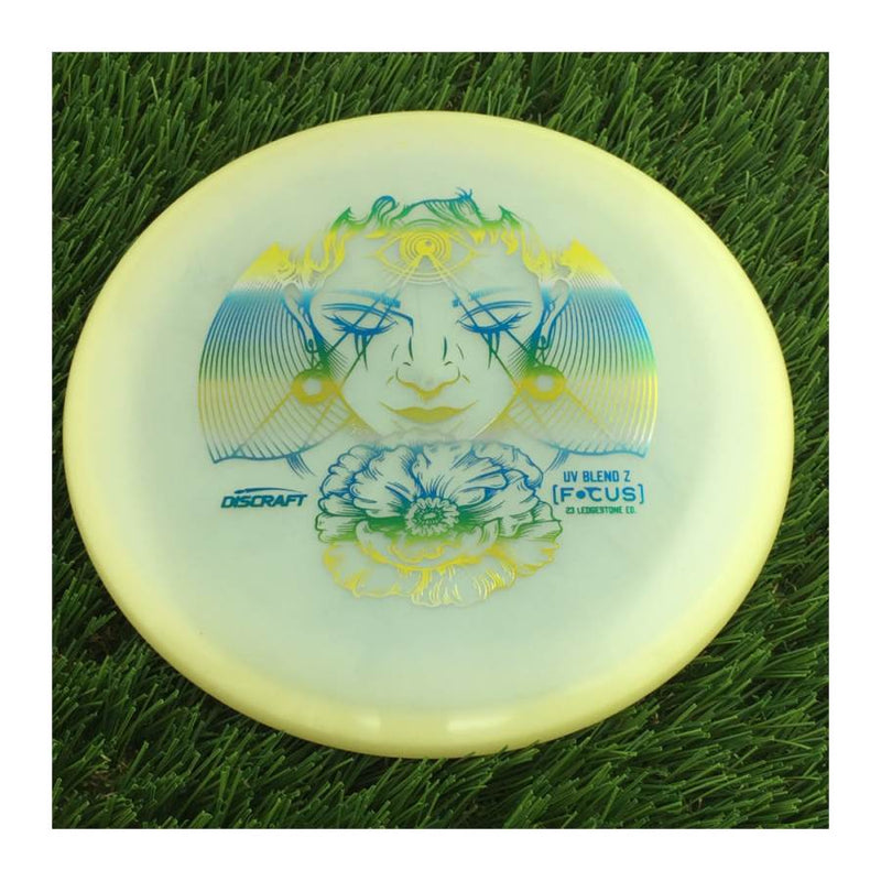 Discraft Elite Z UV Focus with 2023 Ledgestone Edition - Wave 3 Stamp - 174g - Translucent Cream