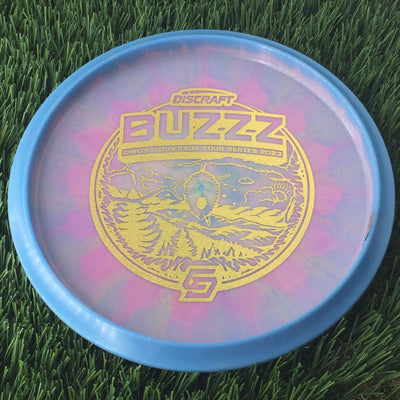 Discraft ESP Swirl Buzzz with Chris Dickerson Tour Series 2023 Stamp - 174g Bluish Pink