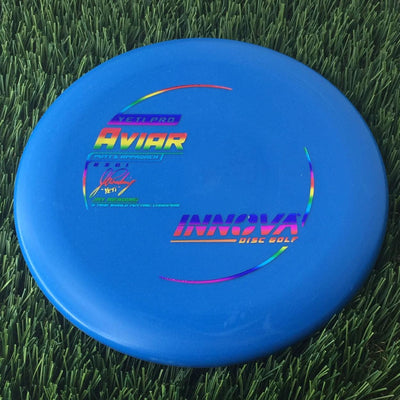 Innova Pro Yeti Aviar with Jay Yeti Reading 5 Time World Putting Champion Burst Logo Stamp - 175g Blue